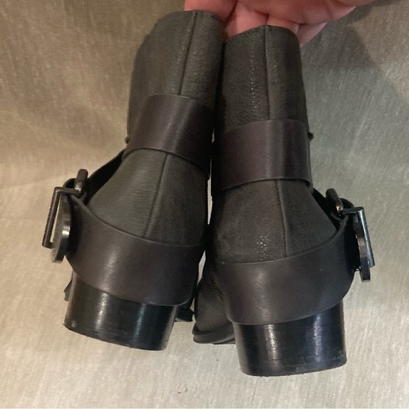 VINCE CAMUTO Sz 7.5 Grey Buckle  Stacked Heel Almond Toe Western Vibe Booties - Picture 6 of 14